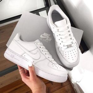air force 1 triple white womens